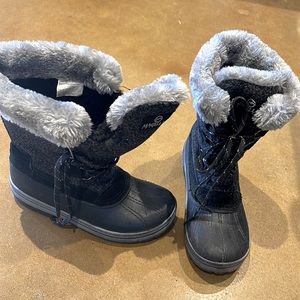 Womens/kids  Magellan snow boots